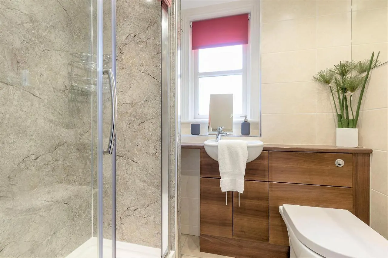 Stunning 1 Bed At Holyrood Palace & Arthurs Seat Edinburgh 0*,