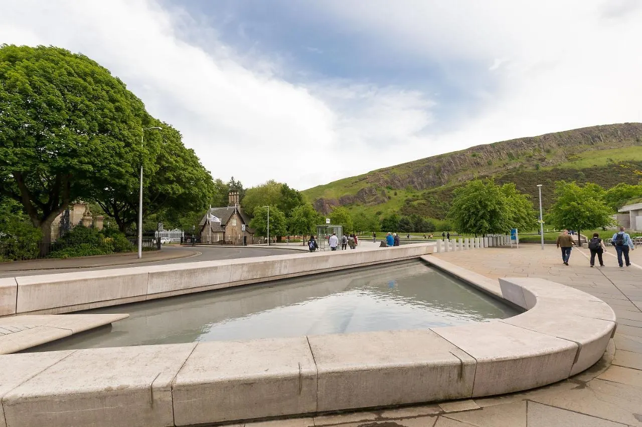 Stunning 1 Bed At Holyrood Palace & Arthurs Seat Edimburgo Apartamento