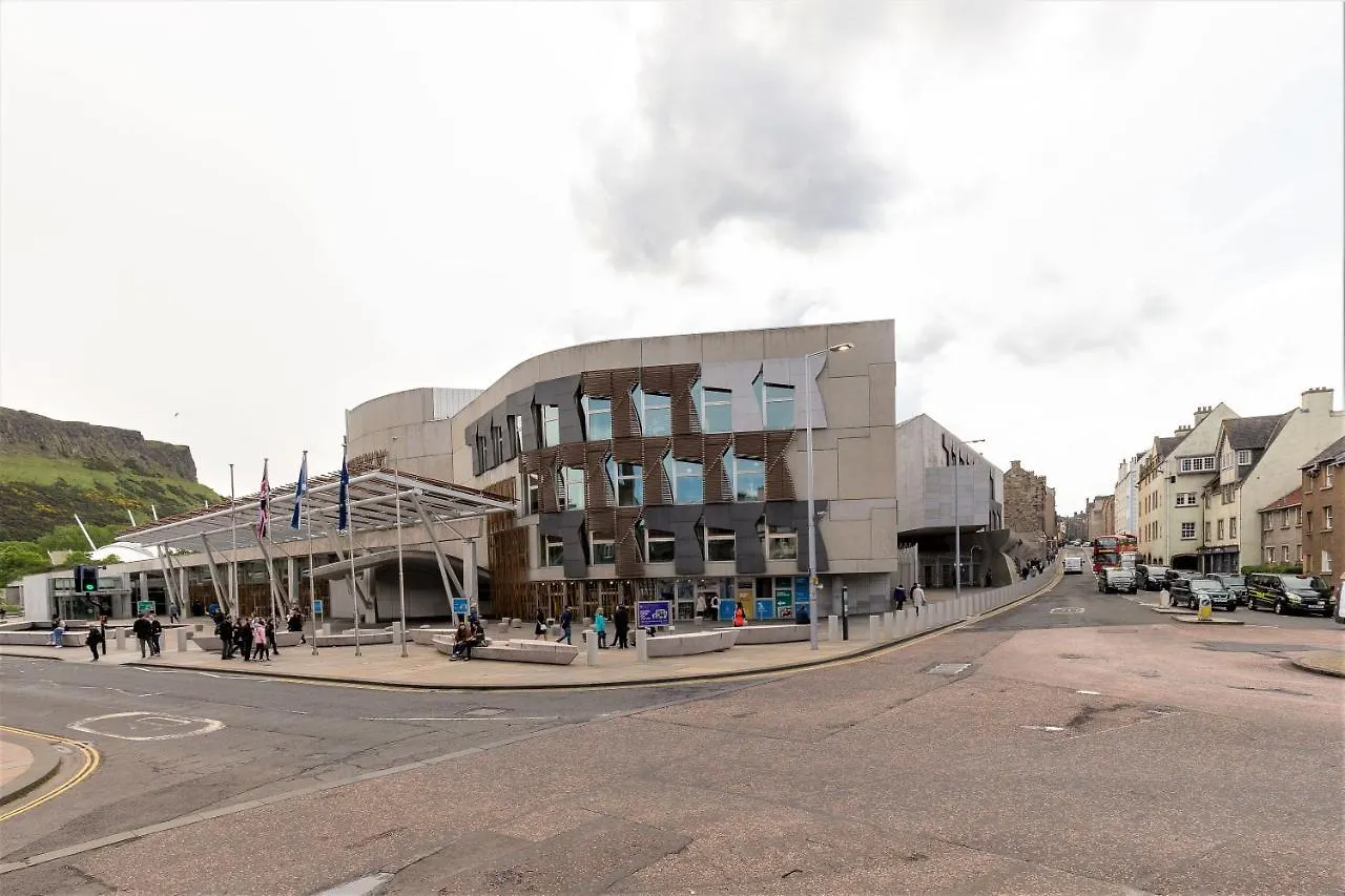 Stunning 1 Bed At Holyrood Palace & Arthurs Seat Edinburgh