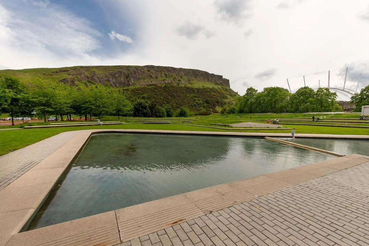 Stunning 1 Bed At Holyrood Palace & Arthurs Seat Edimburgo 0*,